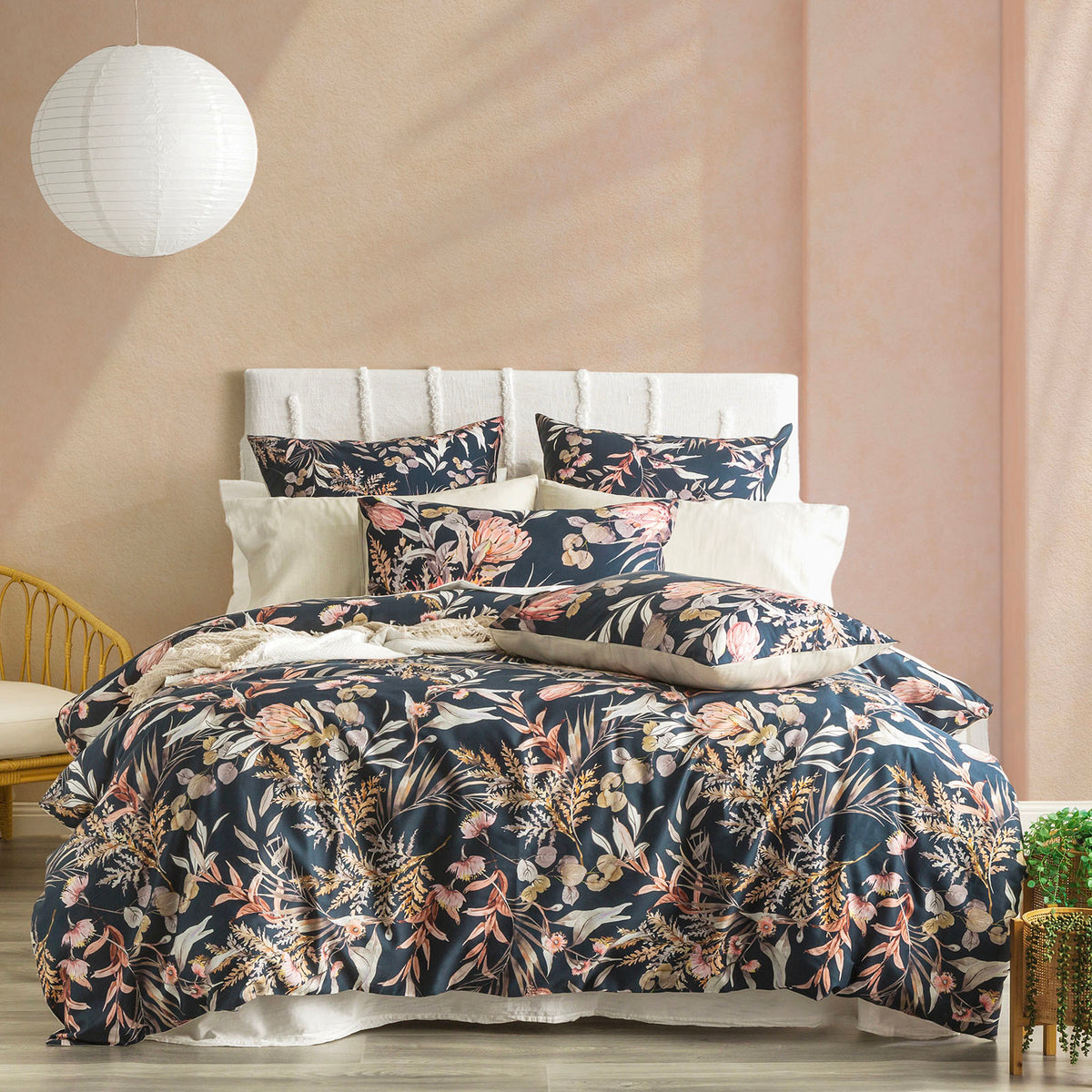 300 TC Waratah Midnight Cotton Reversible Quilt cover sets by Renee Taylor